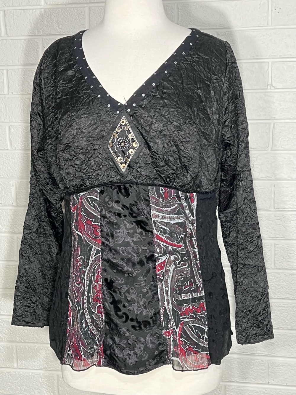 Faded Glory Black V-Neck Embellished Patchwork Tunic with Burgundy Accents